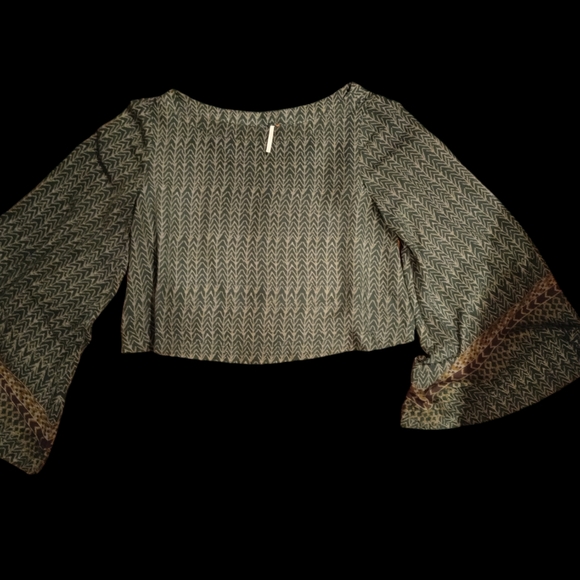 Free People Bohemian Green Geometric Pattern Big Bell Sleeve Cropped Top Medium - Picture 4 of 8